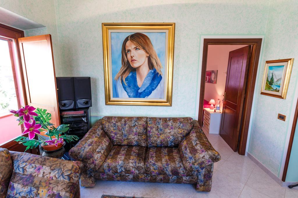 カルボーニア L'Aurora Viola Bed & Breakfast エクステリア 写真